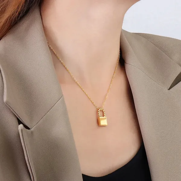 Gold_Lock_Pendants_For_Women